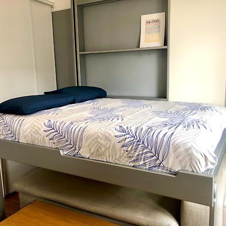 Cosy Studio Near Public Transport Apartment Париж Екстериор снимка
