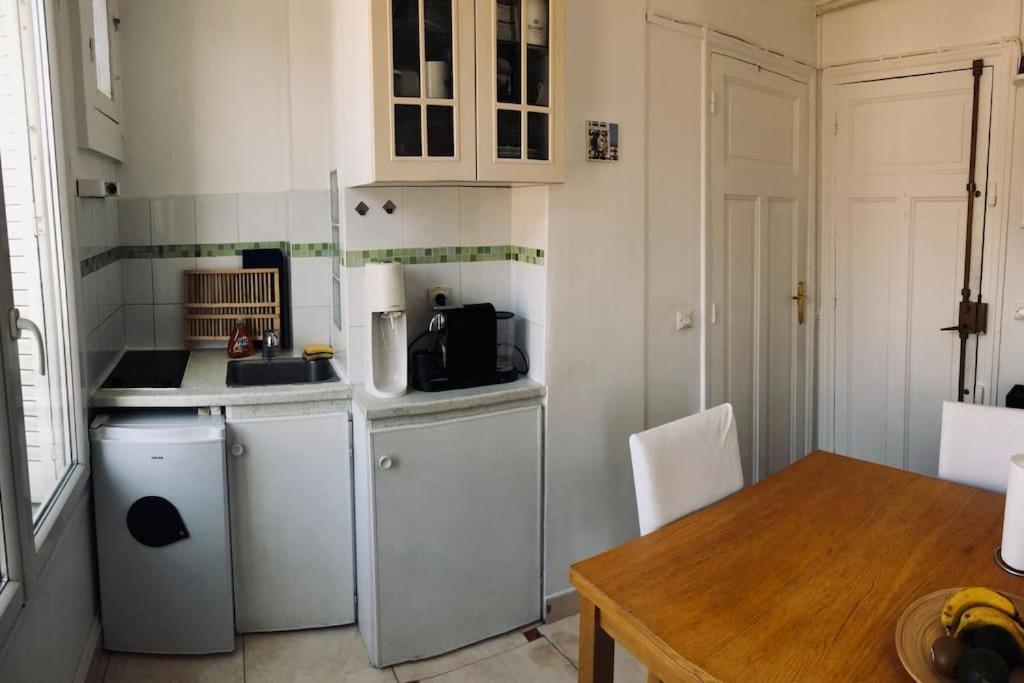 Cosy Studio Near Public Transport Apartment Париж Екстериор снимка