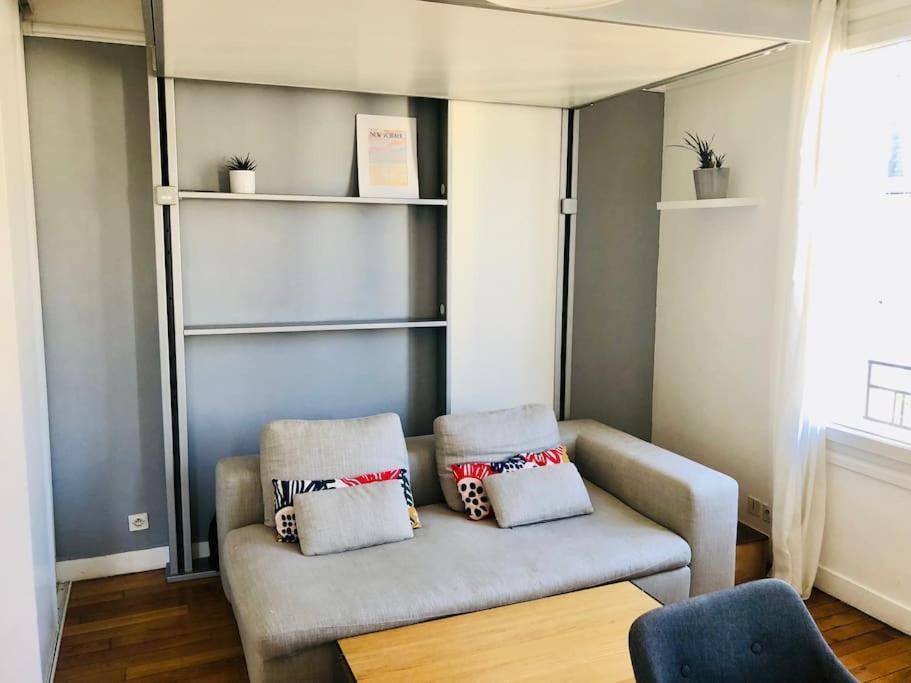 Cosy Studio Near Public Transport Apartment Париж Екстериор снимка
